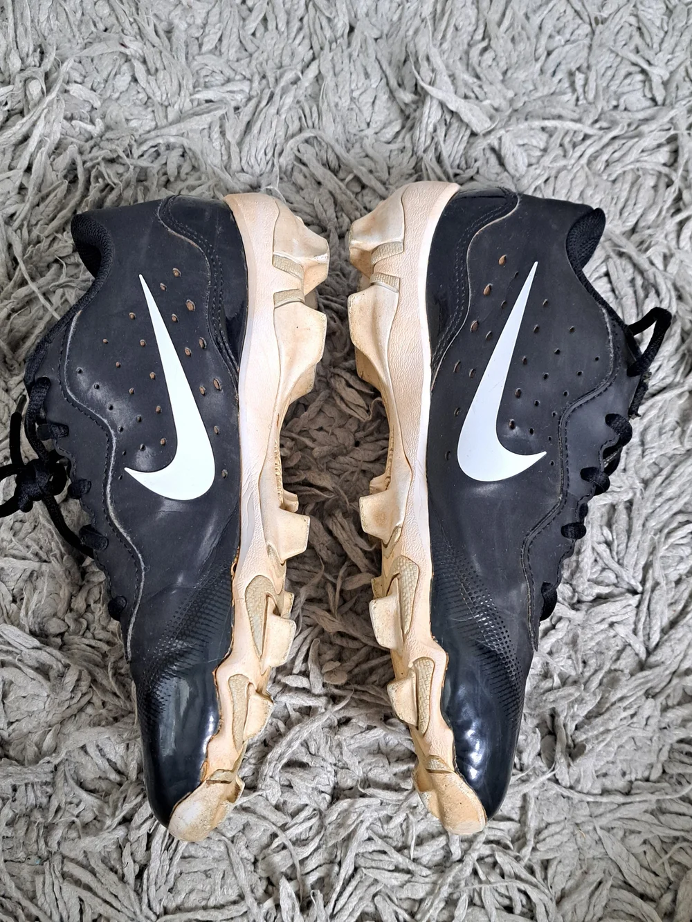 Nike Black BASEBALL Cleats with White Swoosh Youth SIZE 6.5